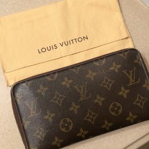 Louis Vuitton monogram zippy organizer wallet